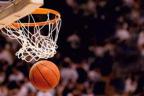 开云体育-后防线传球稳定性是否优于高压出球策略，足球后防线是什么意思